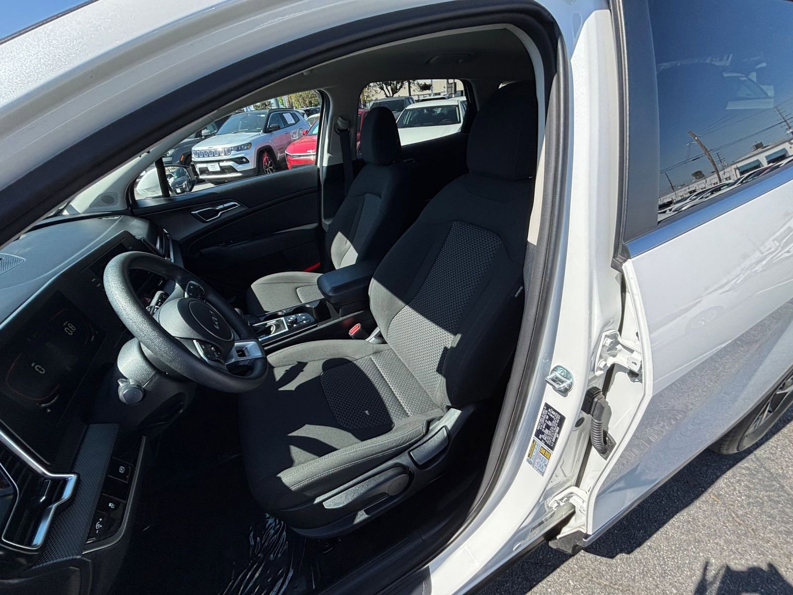 Used 2025 Kia Sportage LX FWD image 36