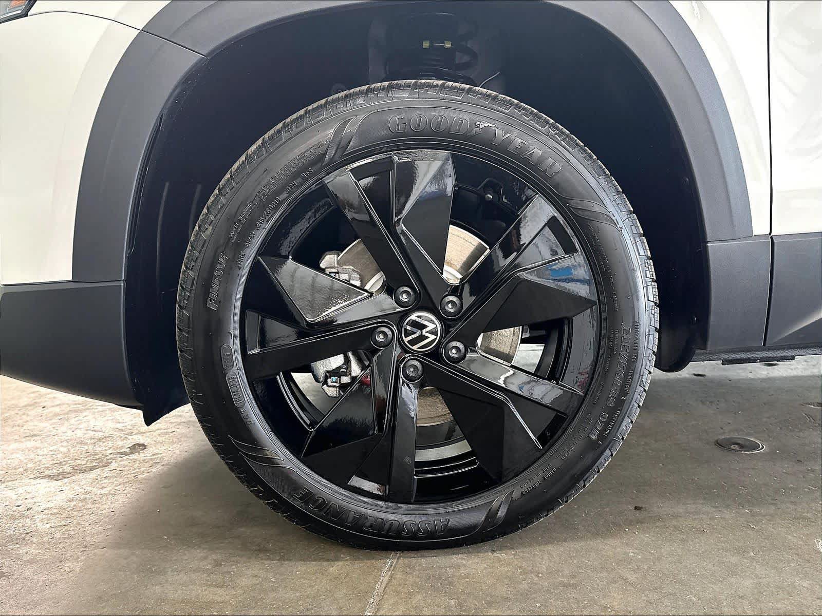 New 2027 Volkswagen Taos SE FWD image 13
