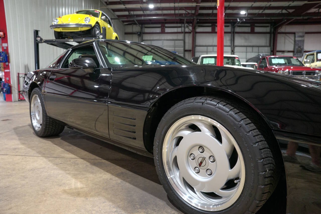 Used 1991 Chevrolet Corvette Coupe RWD image 29