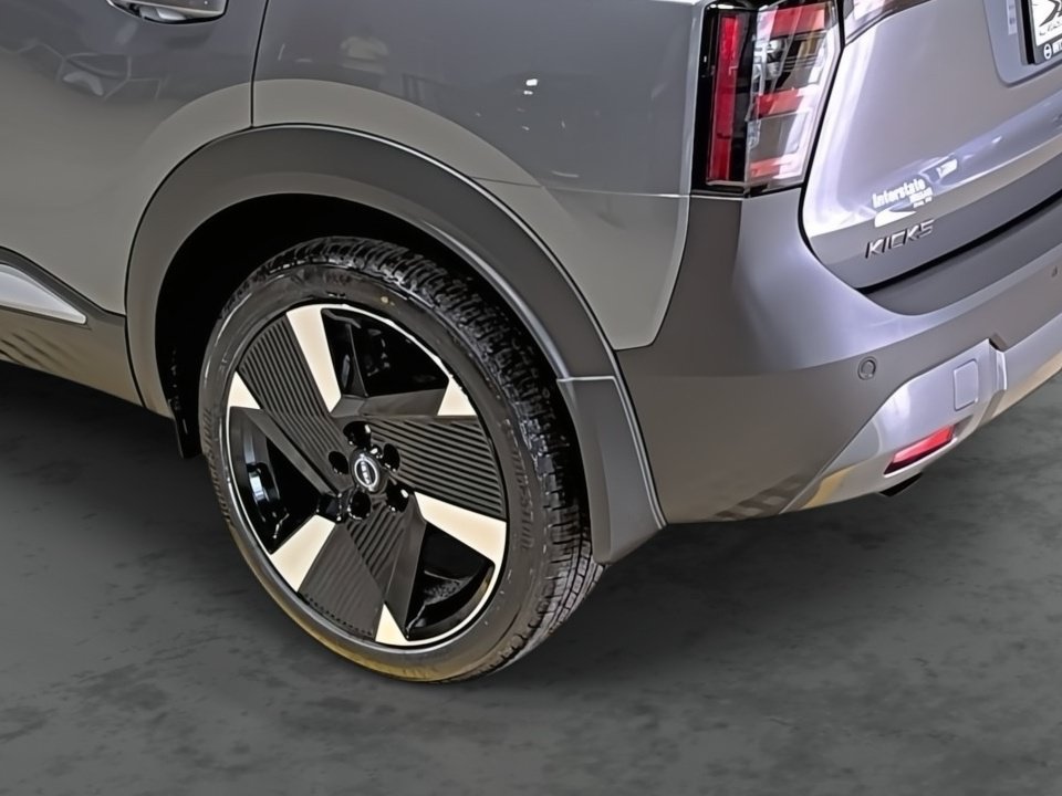New 2026 Nissan Kicks SR w/ SR Premium Package AWD/4WD image 11