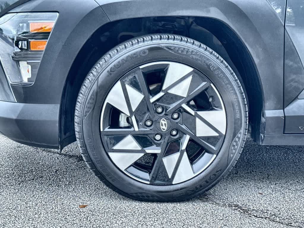 Used 2025 Hyundai Kona SEL FWD image 11