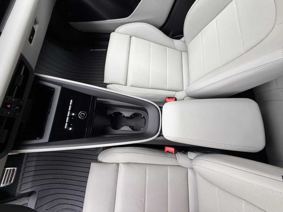 New 2025 Porsche Macan 4S Electric image 18