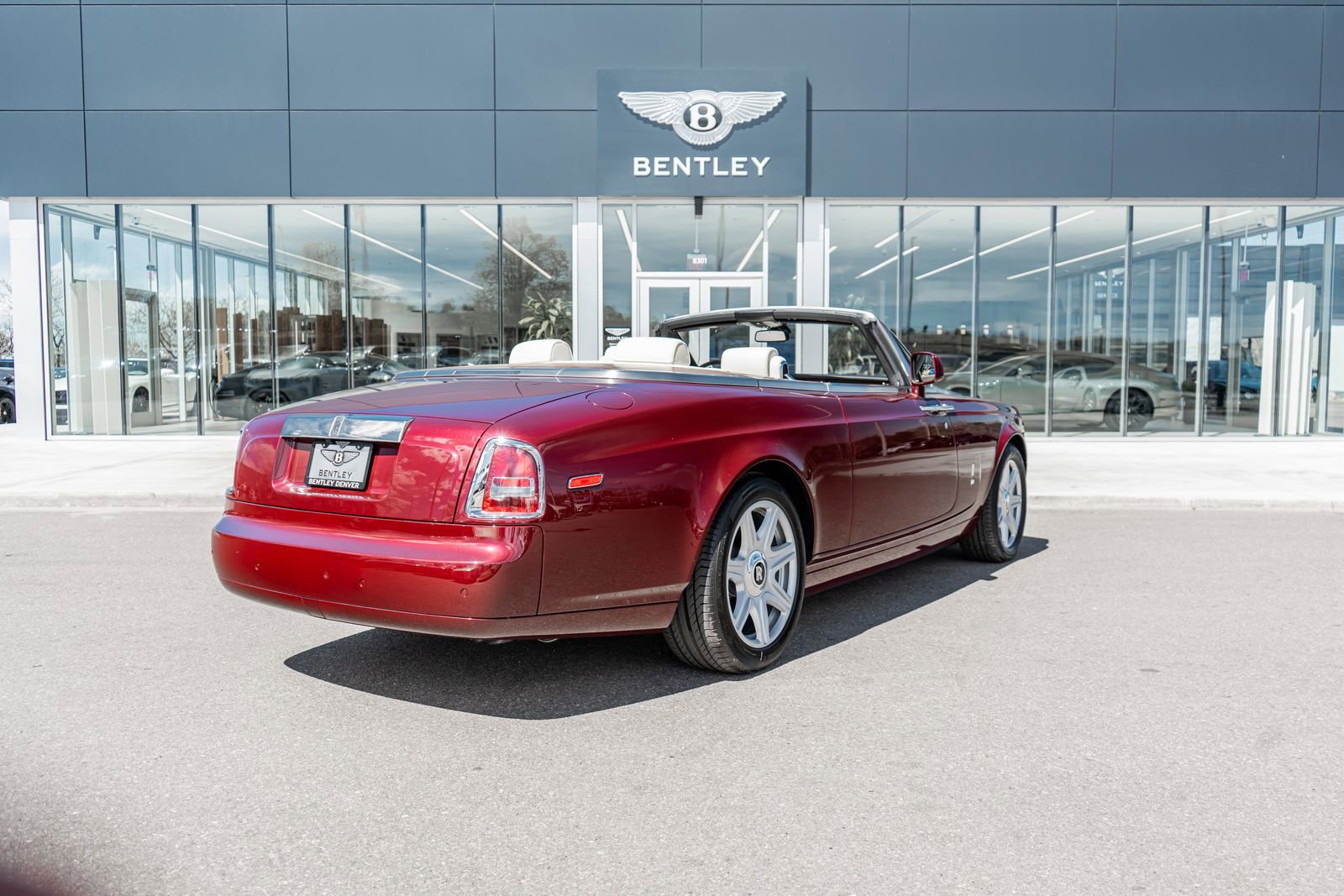 Used 2010 Rolls-Royce Phantom Drophead Coupe image 3