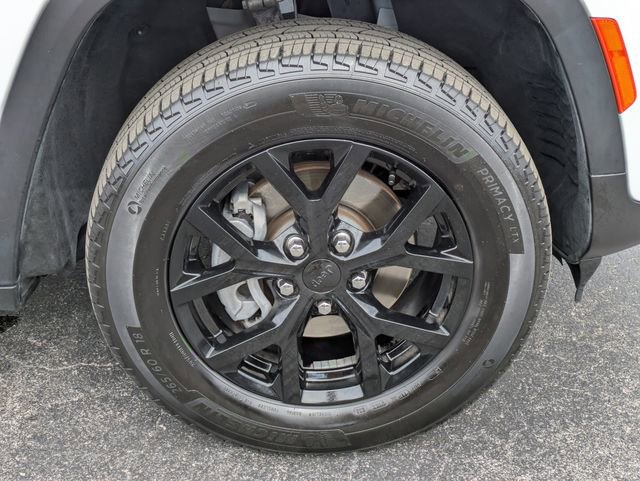 Certified 2024 Jeep Grand Cherokee Altitude image 7