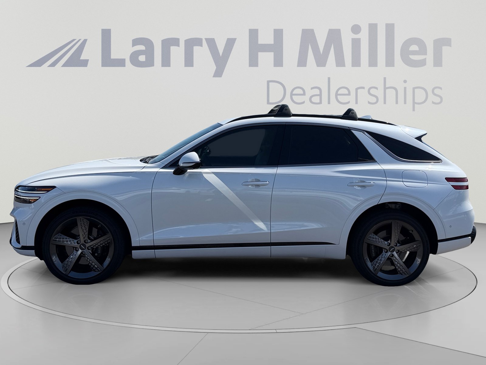 Used 2025 Genesis GV70 3.5T Sport w/ Sport Prestige Package AWD/4WD image 2