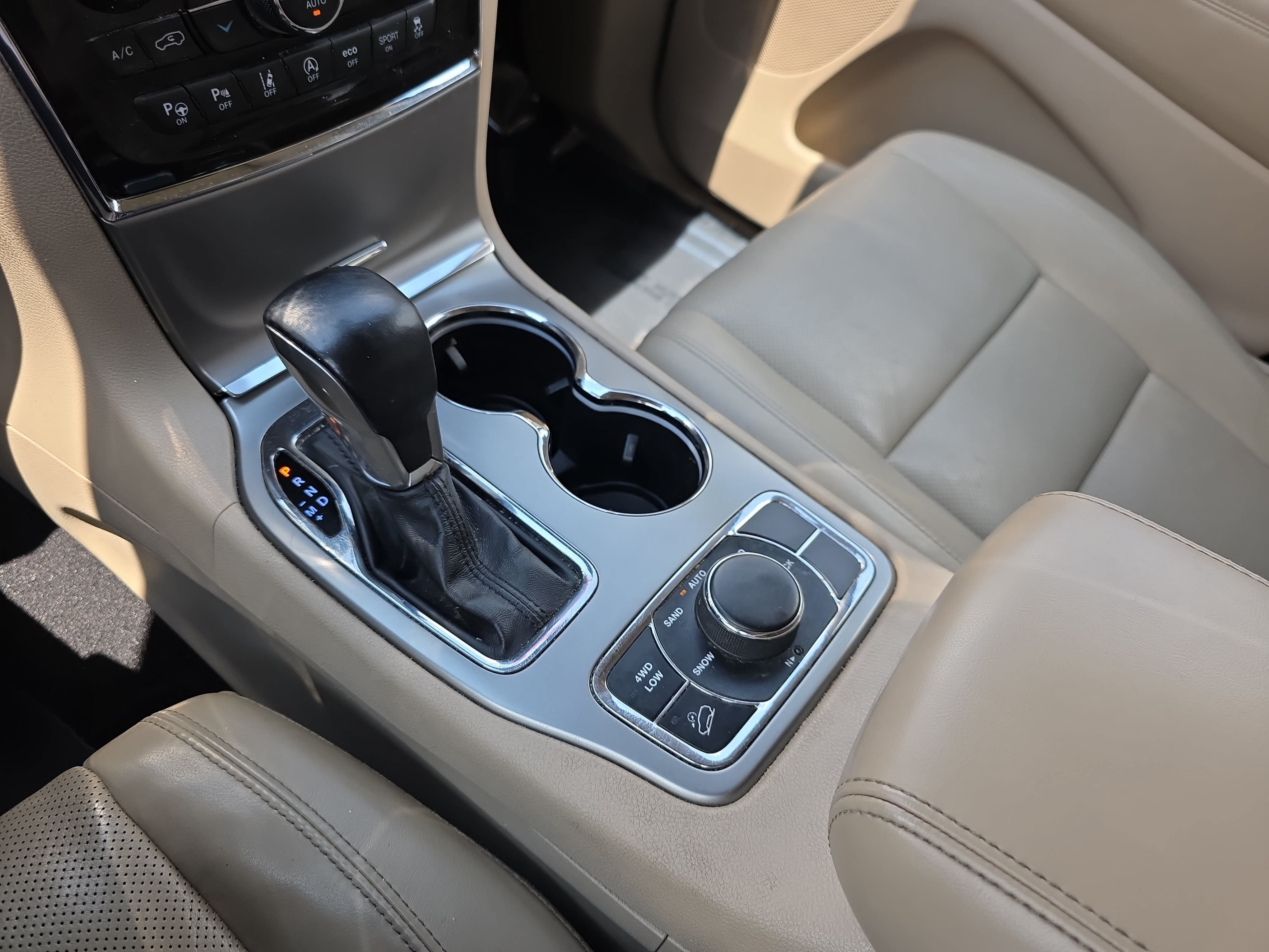 Used 2020 Jeep Grand Cherokee Limited w/ Luxury Group II AWD/4WD image 23