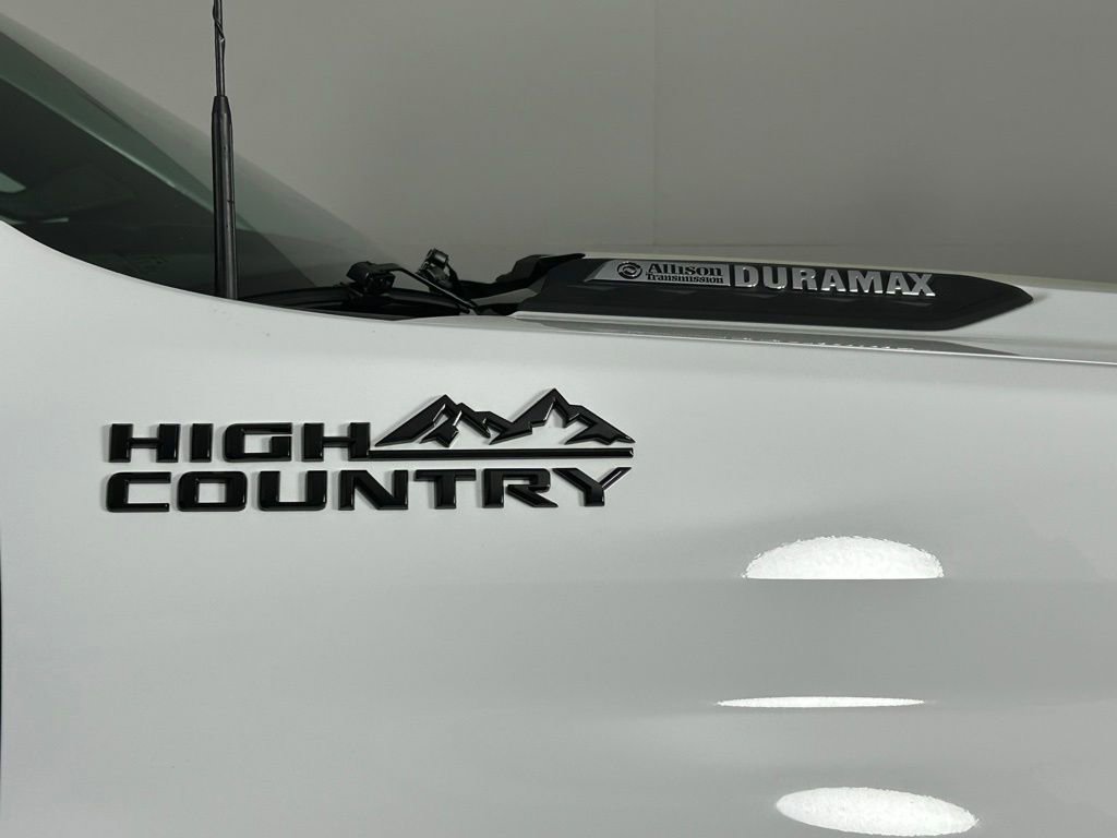 Used 2024 Chevrolet Silverado 2500 High Country w/ High Country Premium Package AWD/4WD image 9