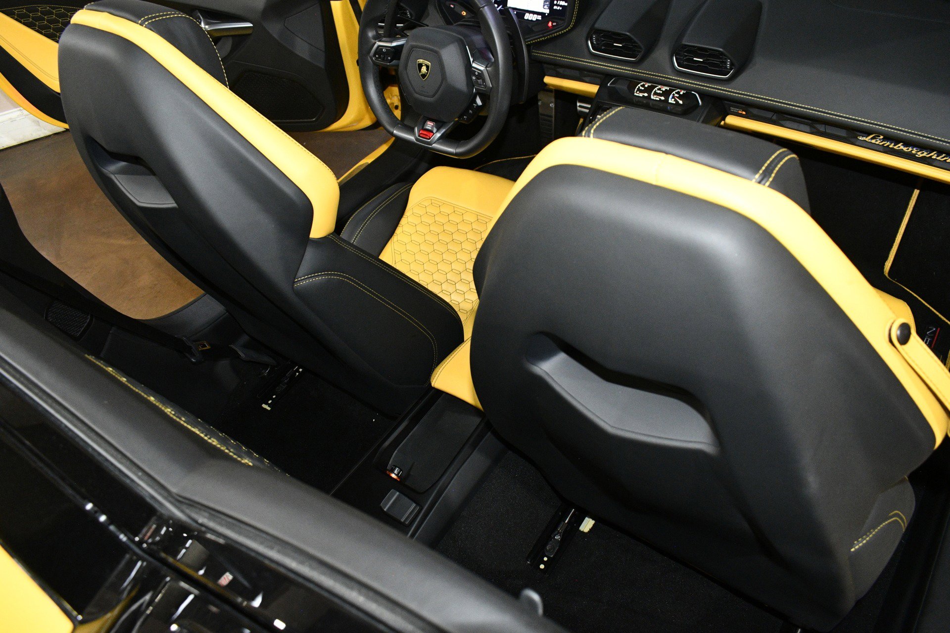 Used 2018 Lamborghini Huracan LP 580-2 image 16