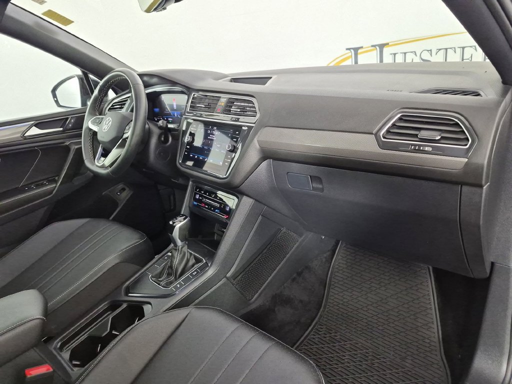 Used 2023 Volkswagen Tiguan SE R-Line FWD image 36