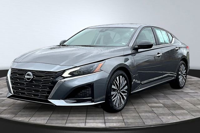 Used 2025 Nissan Altima 2.5 SV image 1