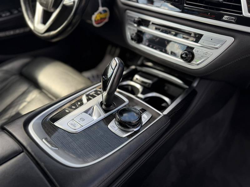 Used 2018 BMW 750i RWD image 28
