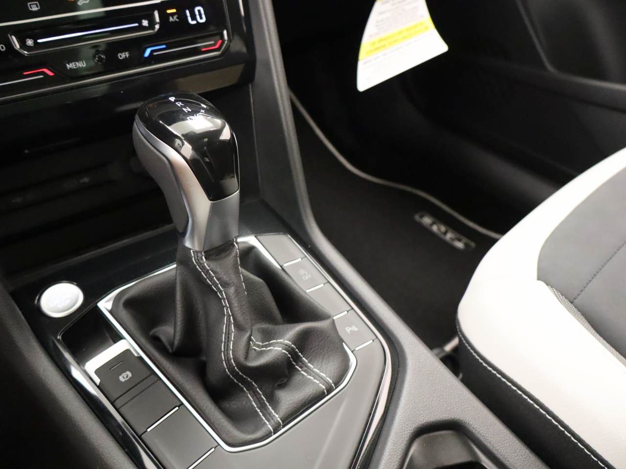 New 2026 Volkswagen Taos SE FWD image 8