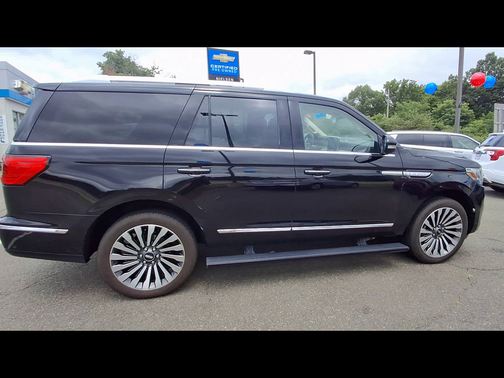Used 2021 Lincoln Navigator Reserve w/ Luxury Package AWD/4WD image 9