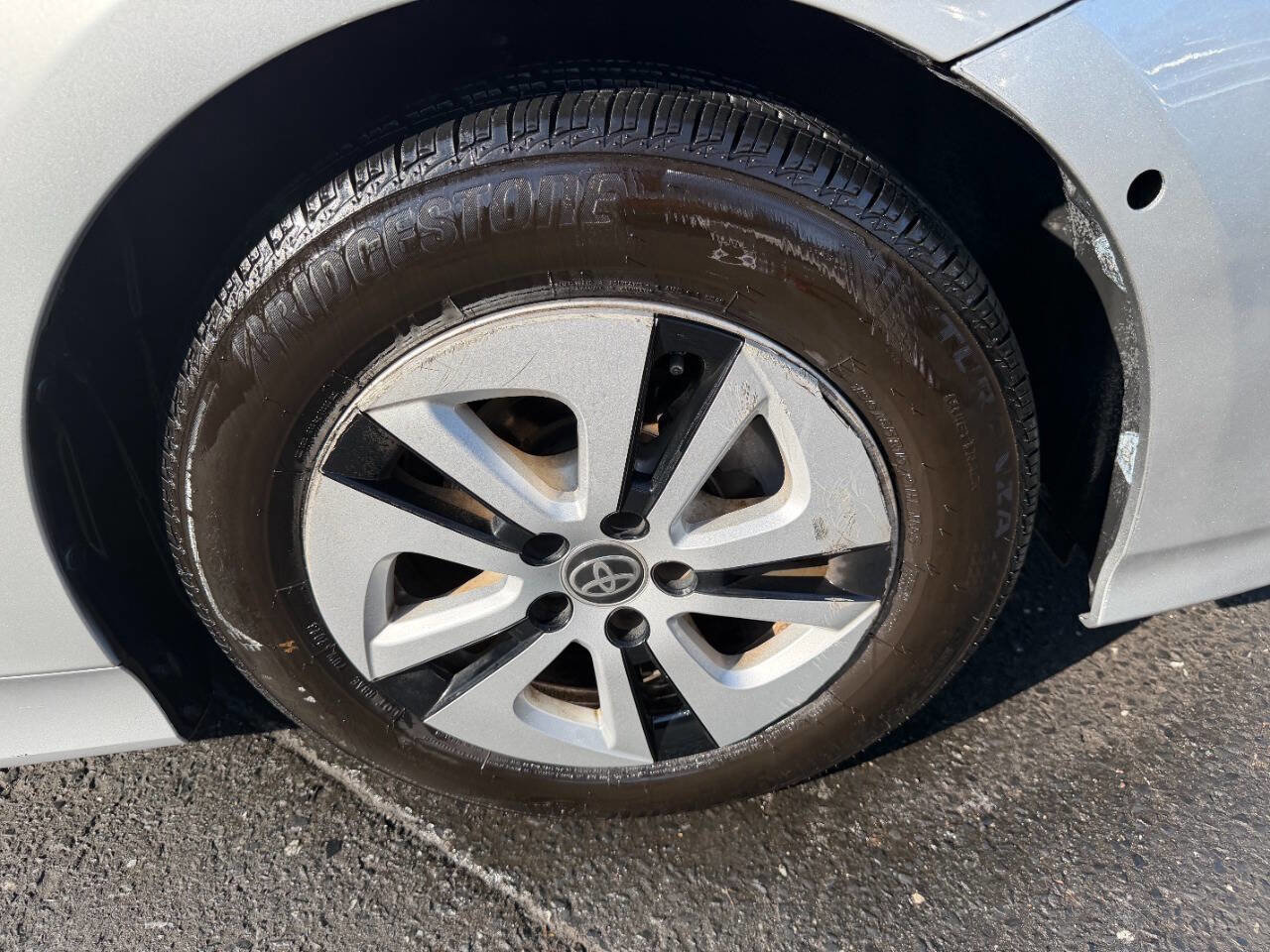 Used 2016 Toyota Prius Four w/ Advanced Technology Package FWD image 6