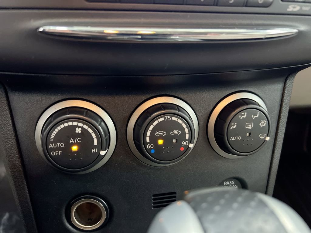 Used 2011 Nissan Rogue SV w/ Premium Pkg image 17