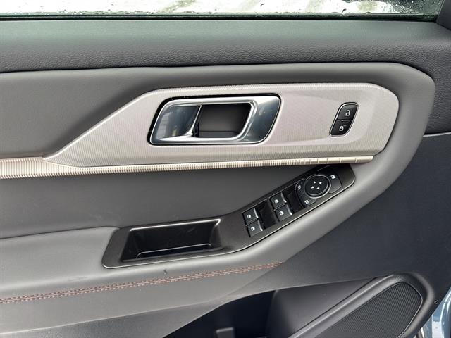 New 2025 Ford Explorer Active image 13