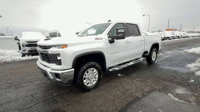 Used 2024 Chevrolet Silverado 2500 LT image 4