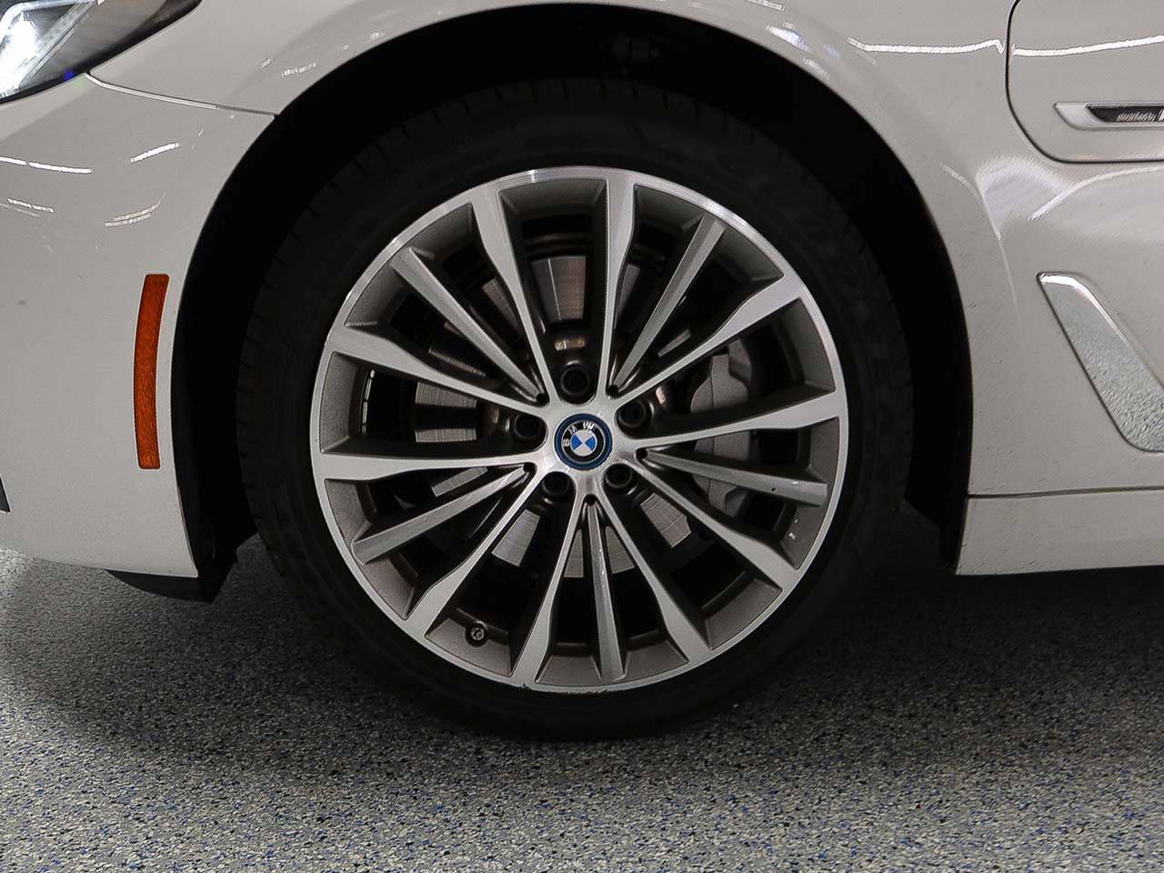 Certified 2023 BMW 530e w/ Premium Package image 5