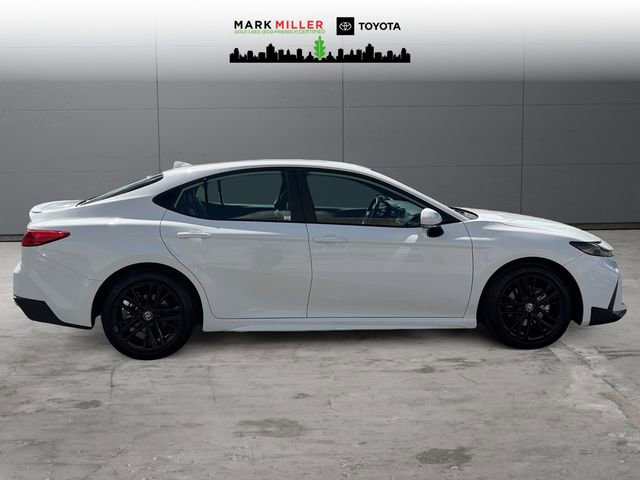 Used 2025 Toyota Camry SE image 6