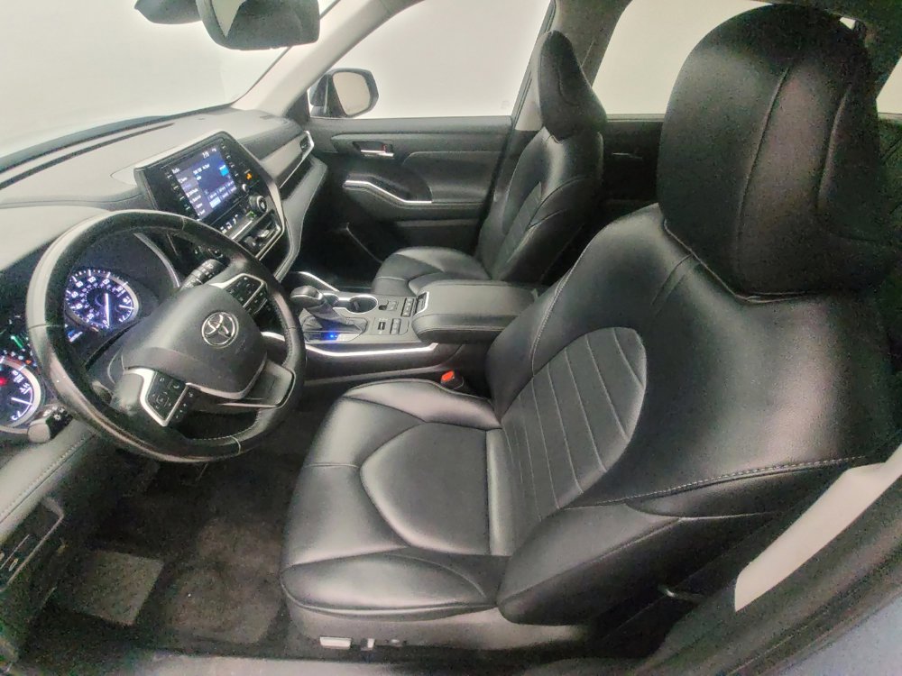 Used 2022 Toyota Highlander XLE image 17