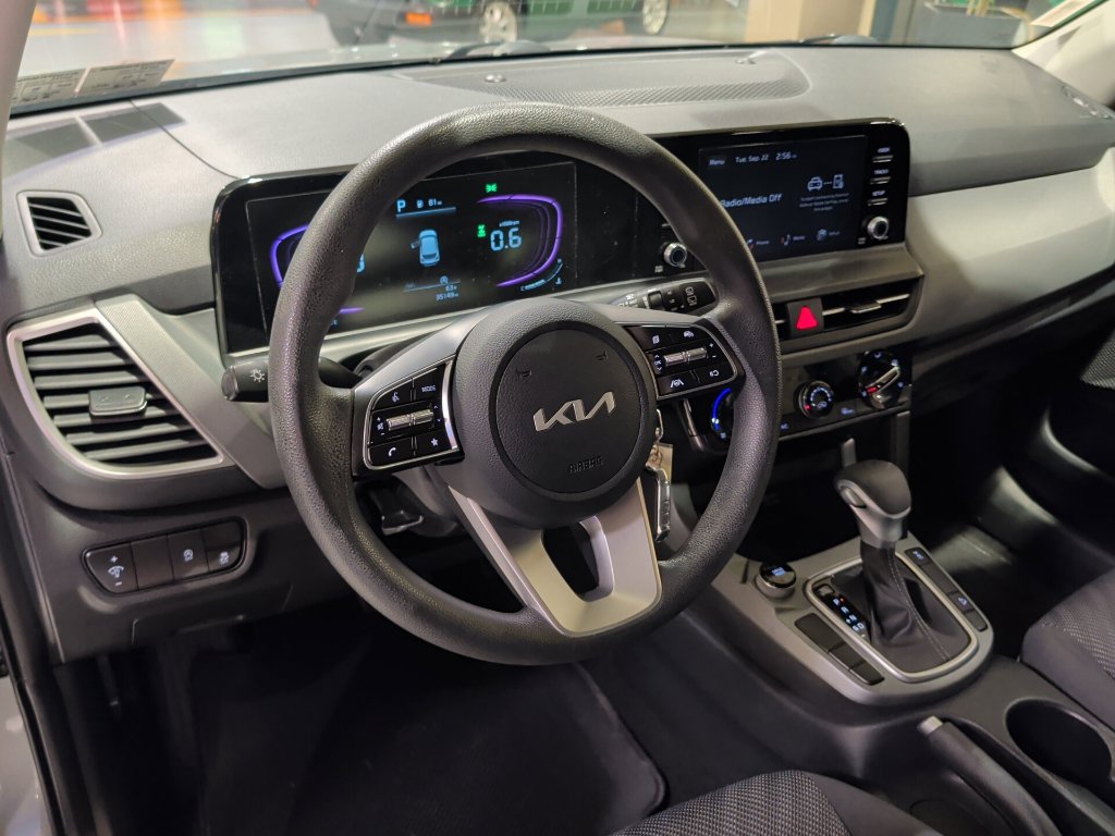 Used 2024 Kia Seltos LX AWD/4WD image 4