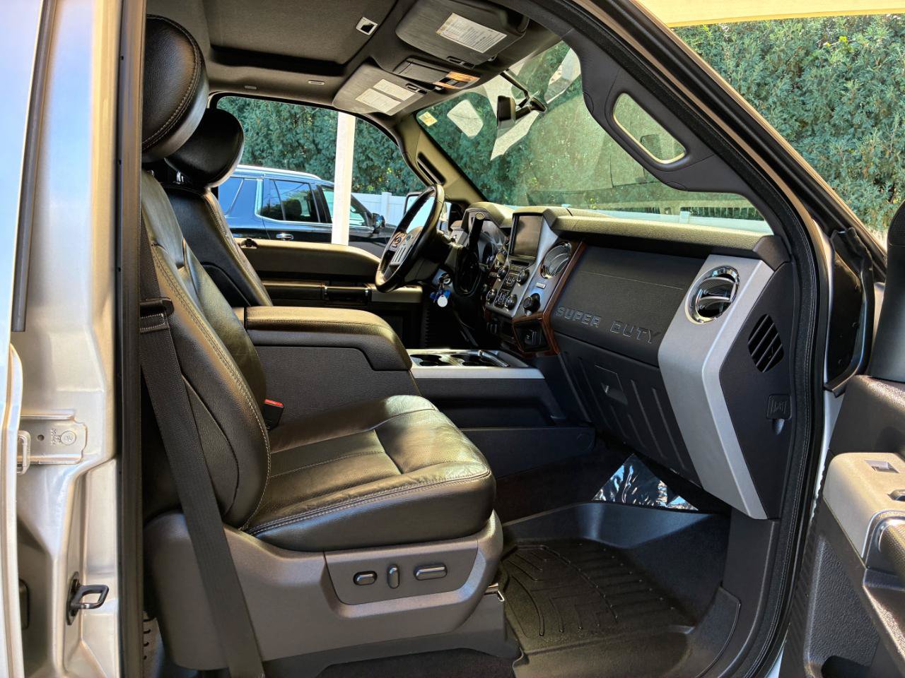 Used 2015 Ford F250 Lariat w/ Lariat Ultimate Package AWD/4WD image 18