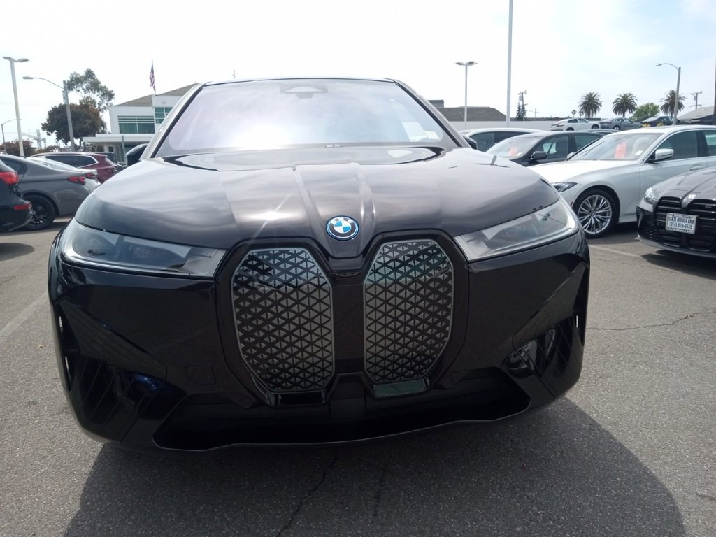 Used 2024 BMW iX xDrive50 w/ Sport Package image 2