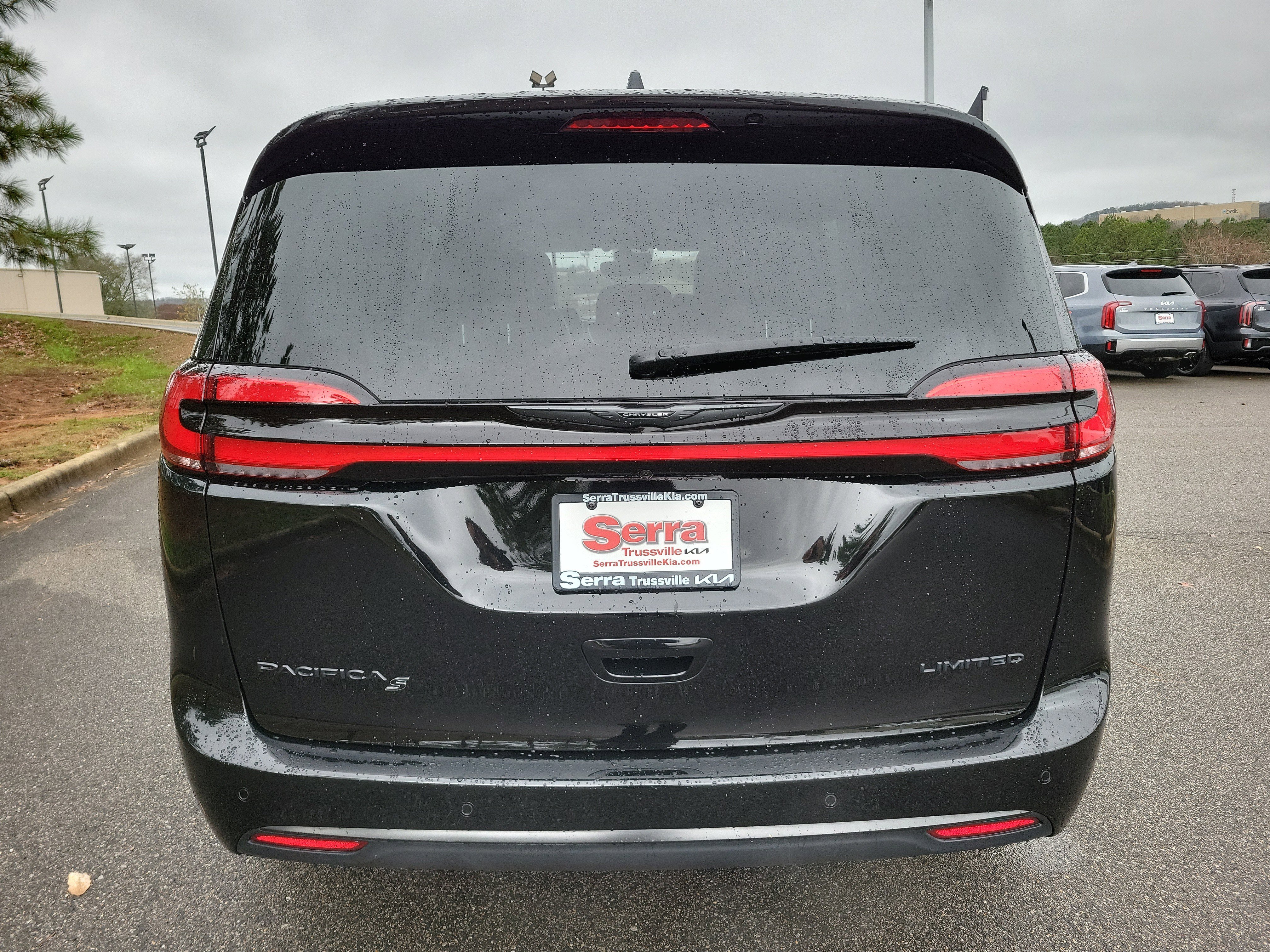 Used 2025 Chrysler Pacifica Limited image 28