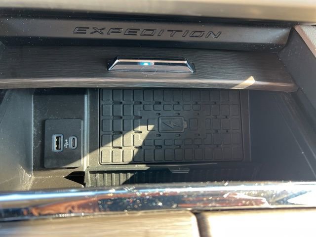Used 2024 Ford Expedition Limited image 22