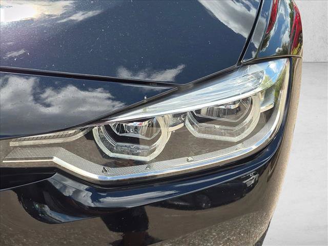 Used 2018 BMW 320i Sedan RWD image 8