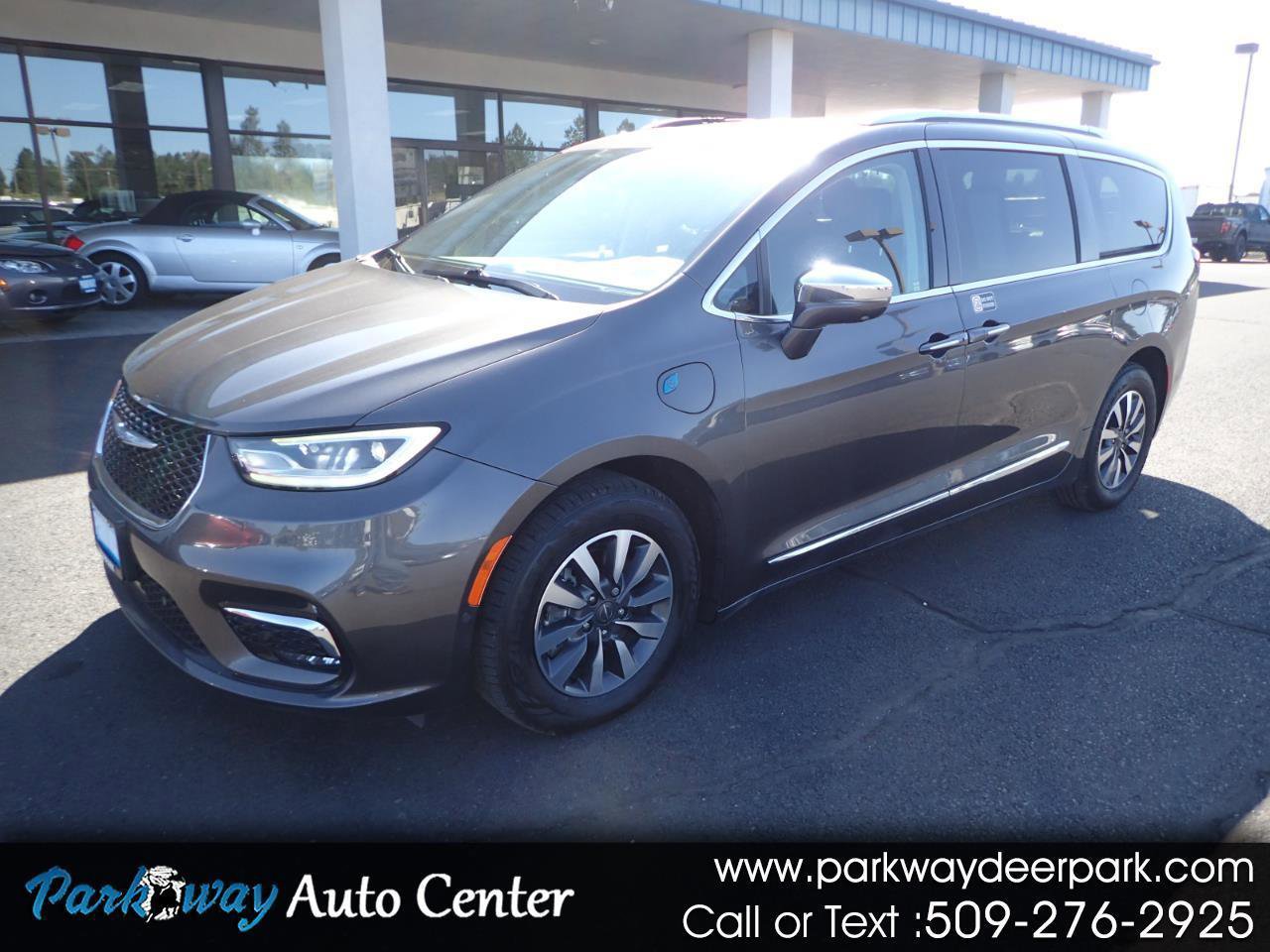 Used 2021 Chrysler Pacifica Limited w/ Premium & Safety Sphere Group image 1