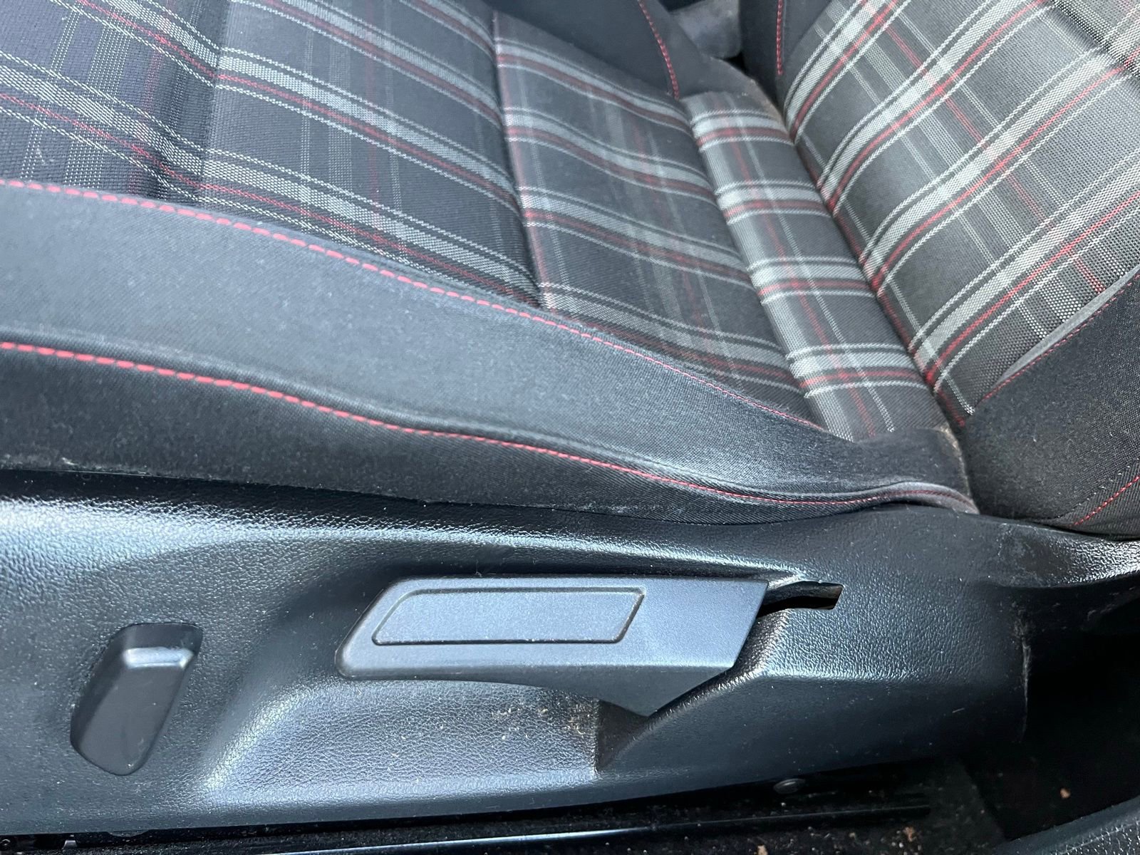 Used 2010 Volkswagen GTI 4-Door image 14