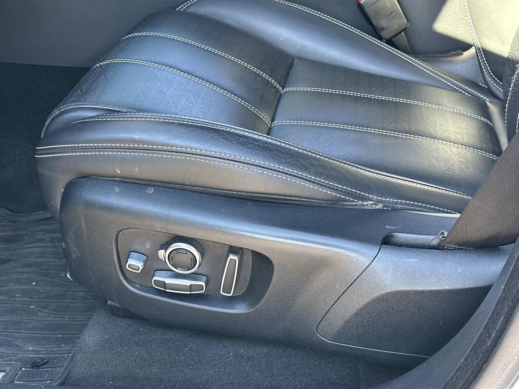 Used 2018 Land Rover Range Rover Velar R-Dynamic HSE AWD/4WD image 28