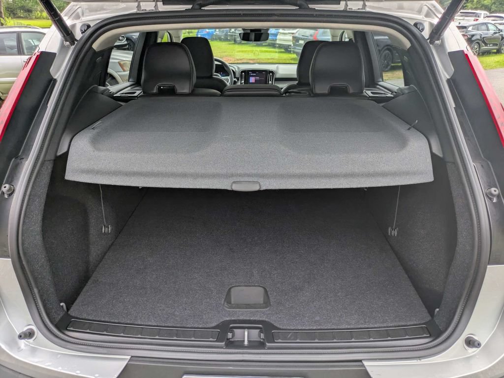 Certified 2025 Volvo XC40 B5 Core AWD/4WD image 13