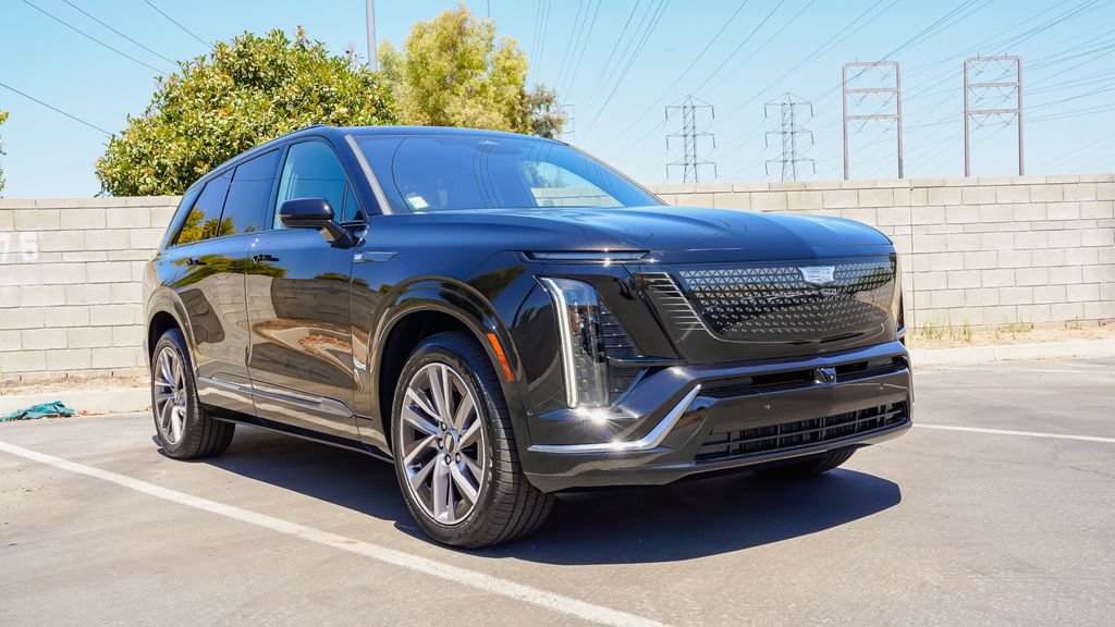 New 2027 Cadillac Vistiq Sport w/ LPO, Floor Liner Package AWD/4WD image 5