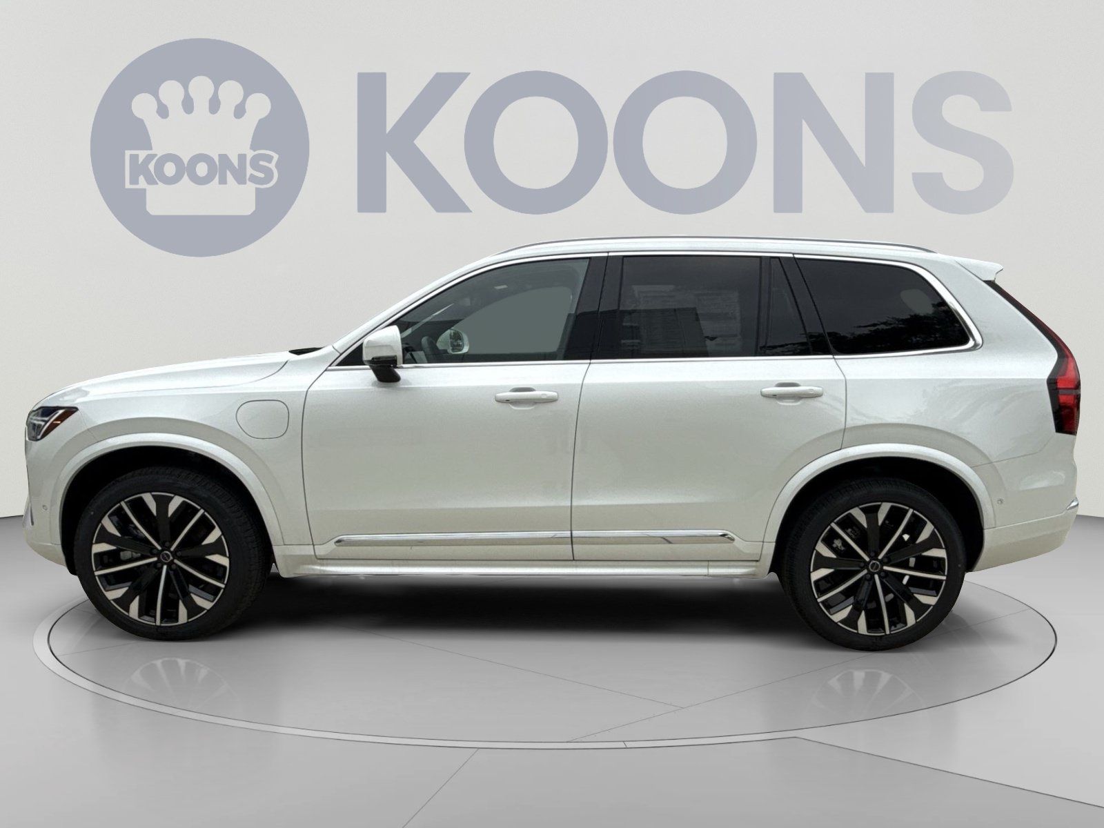 New 2026 Volvo XC90 T8 Plus w/ Protection Package Premier AWD/4WD image 13