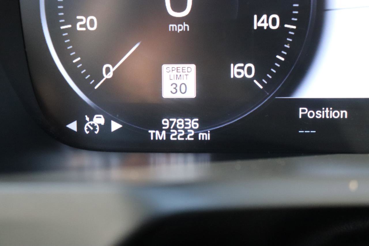 Used 2016 Volvo XC90 T6 Momentum image 34