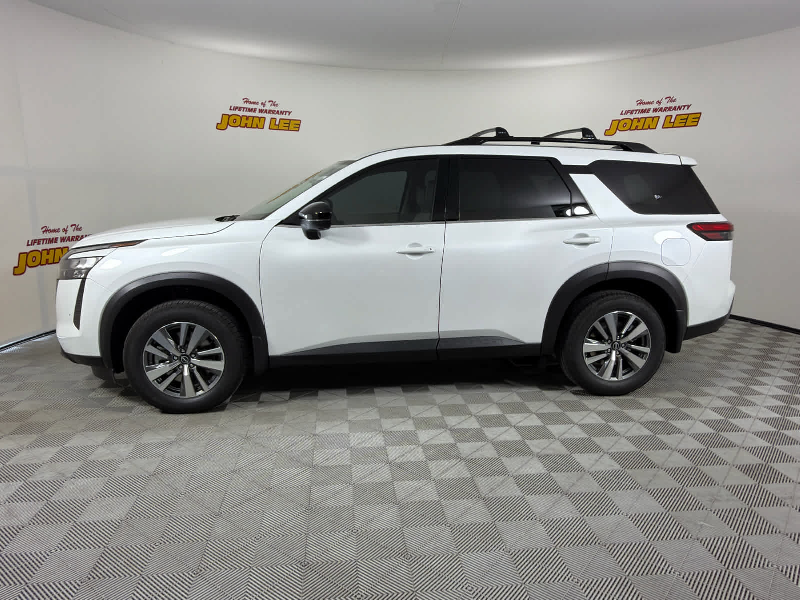 New 2026 Nissan Pathfinder SL FWD image 2