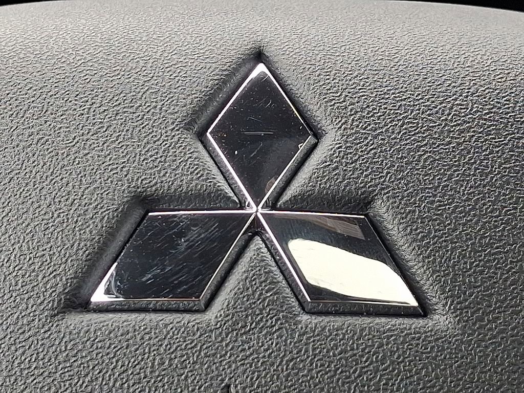 New 2026 Mitsubishi Outlander SEL image 11