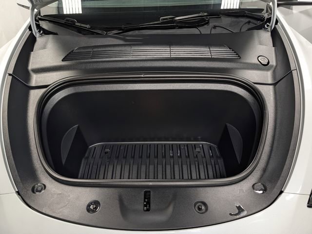 Used 2025 Tesla Model Y Long Range image 15