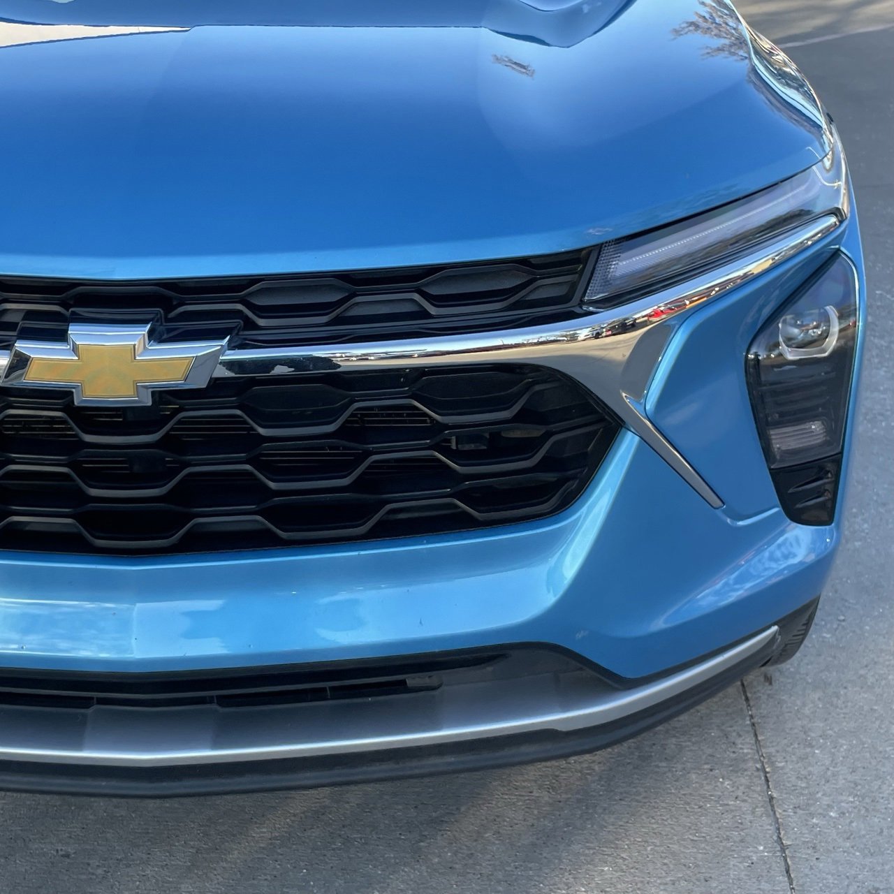 Used 2025 Chevrolet Trax LT image 8