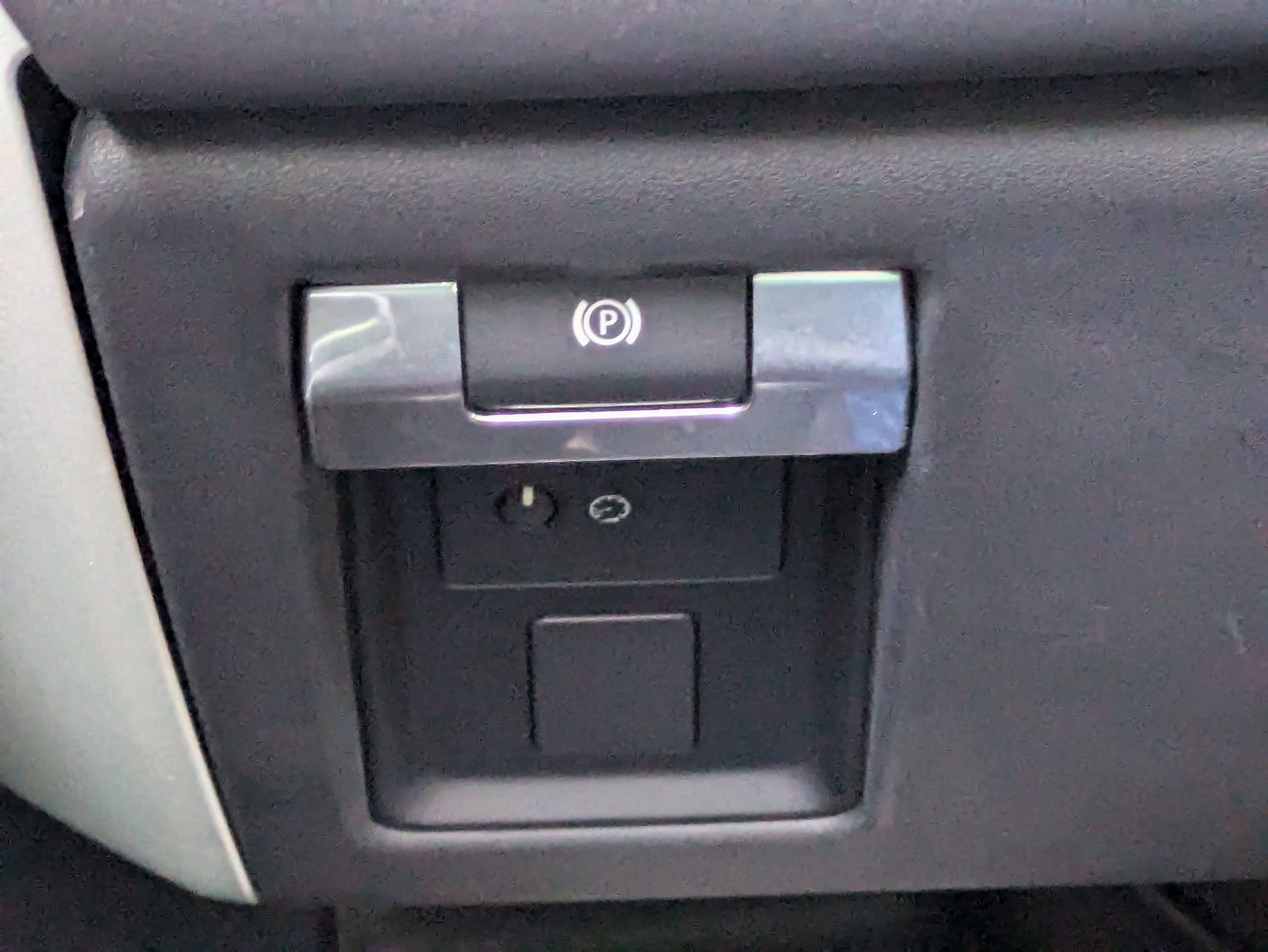 Used 2020 Land Rover Defender 110 SE image 18