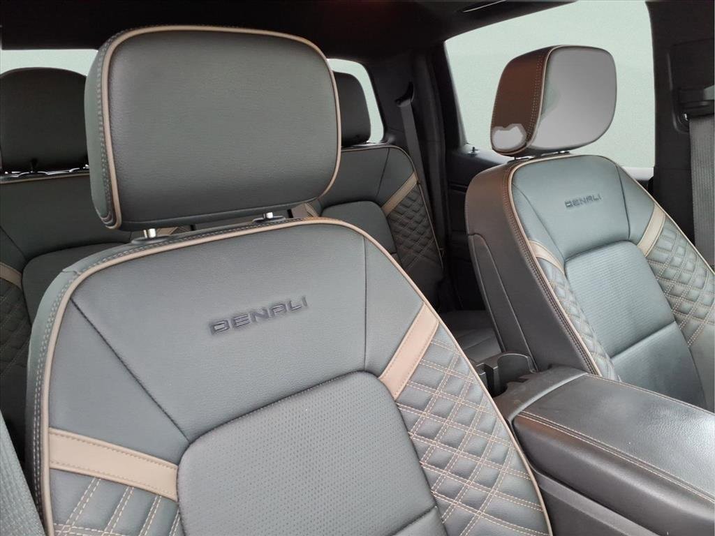 Used 2023 GMC Canyon Denali image 16