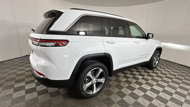 Used 2023 Jeep Grand Cherokee 4WD 4xe image 2