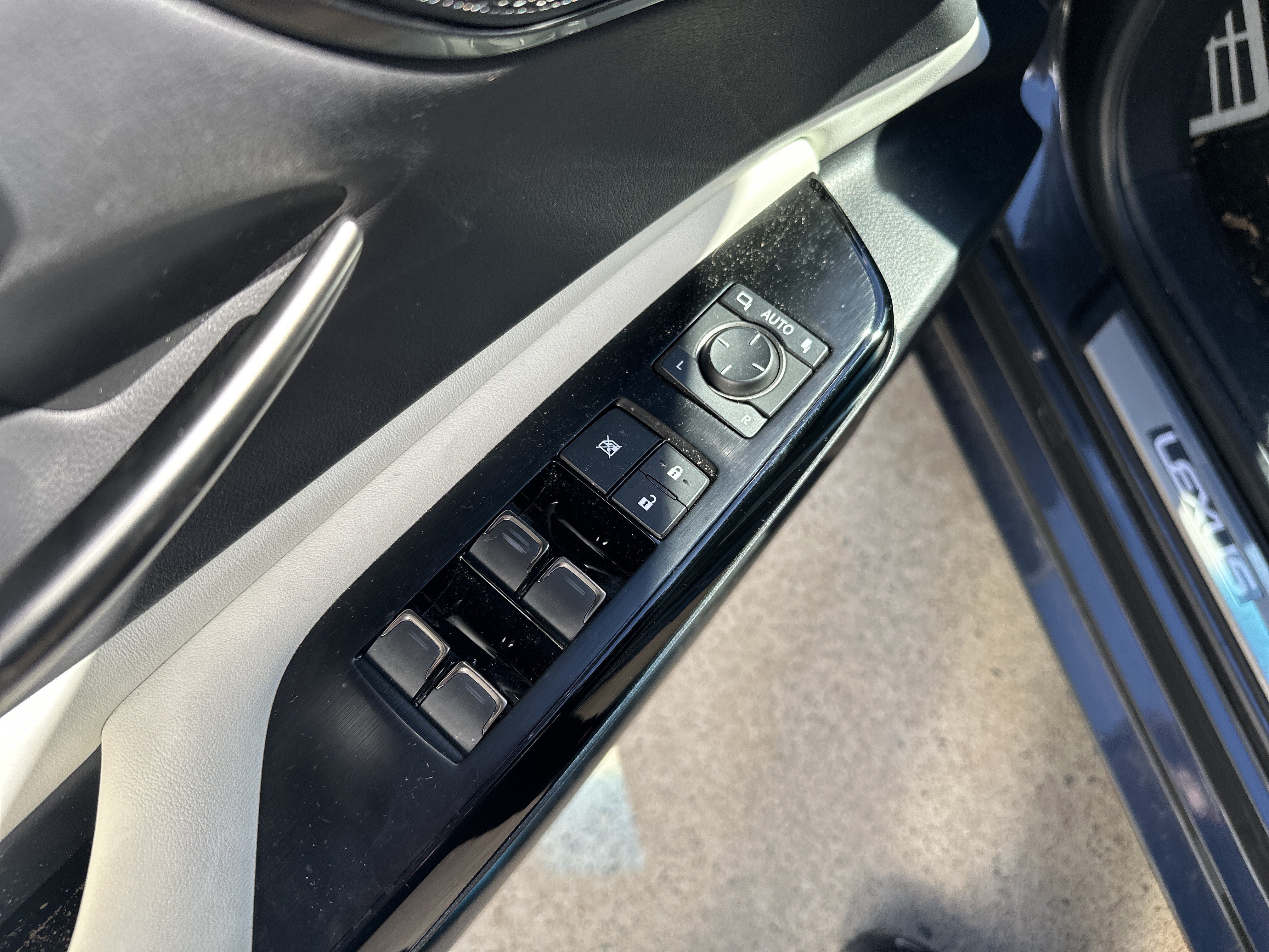 Used 2024 Lexus ES 350 F Sport w/ Accessory Package (Z2) FWD image 14