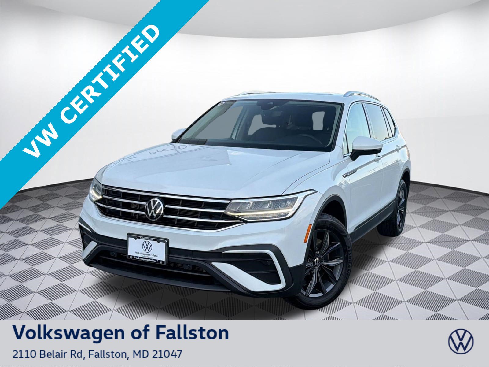 Certified 2023 Volkswagen Tiguan SE w/ Panoramic Sunroof Package AWD/4WD image 1