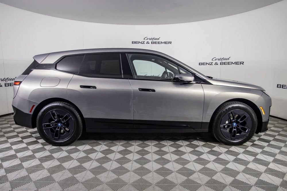 Used 2024 BMW iX xDrive50 AWD/4WD image 4