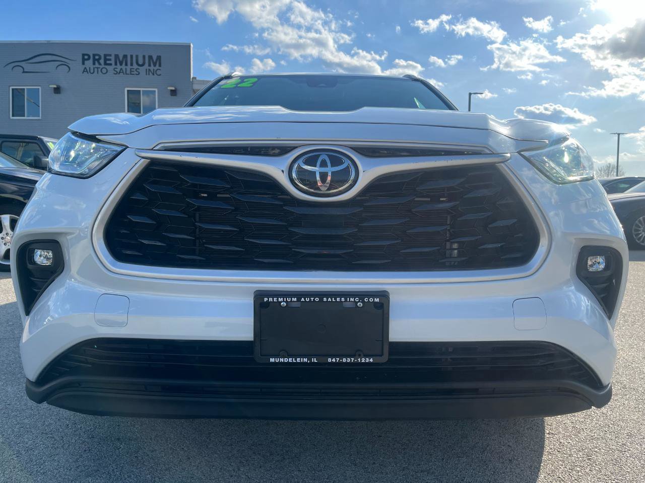 Used 2022 Toyota Highlander XLE AWD/4WD image 9