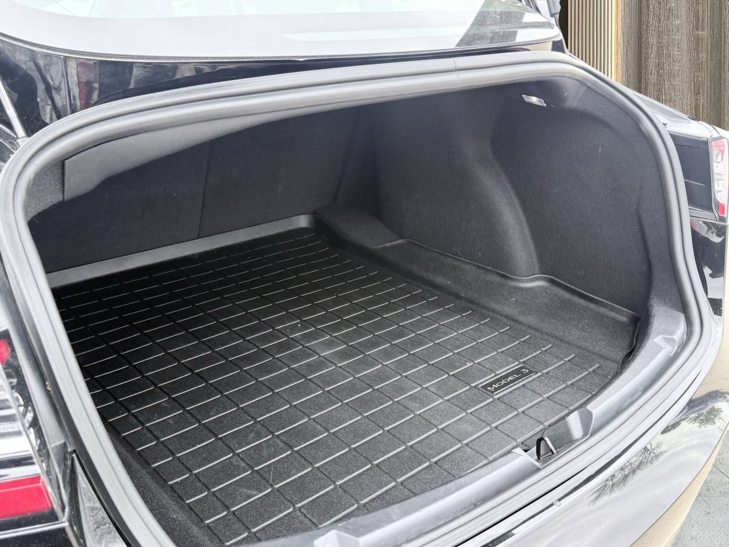 Used 2018 Tesla Model 3 Mid Range image 14