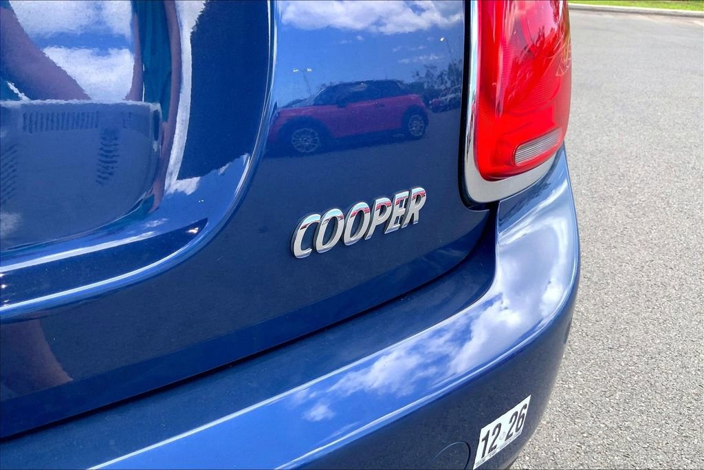 Used 2018 MINI Cooper 4-Door Hardtop image 7
